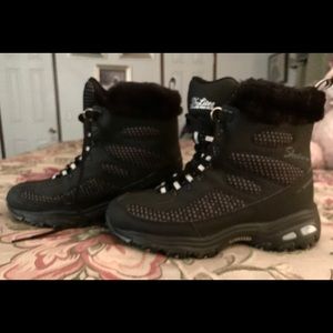 Skechers D’Lites  Bomb Cyclone Ankle Boots